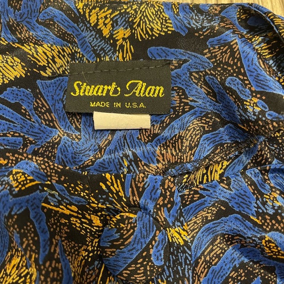 Size 14 Stuart alan vintage dress
With shoulder pads
80’ 90’
100% polyester
#1 - Picture 6 of 6